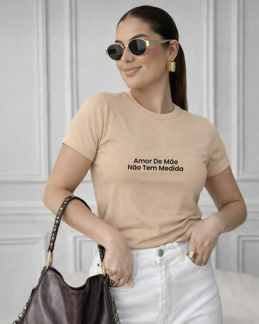 Camiseta Amor De Mãe Não Tem Medida Com Estampa Frontal