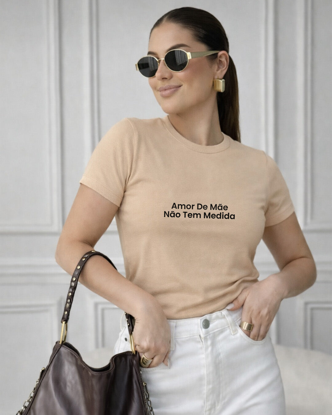Camiseta Amor De Mãe Não Tem Medida Com Estampa Frontal