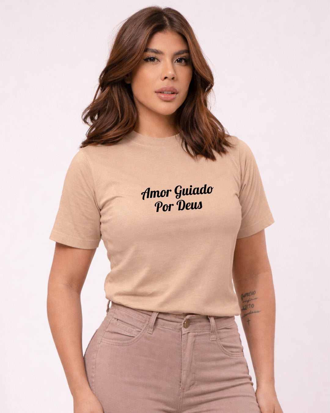 Camiseta Amor Guiado Por Deus Com Estampa Tipográfica