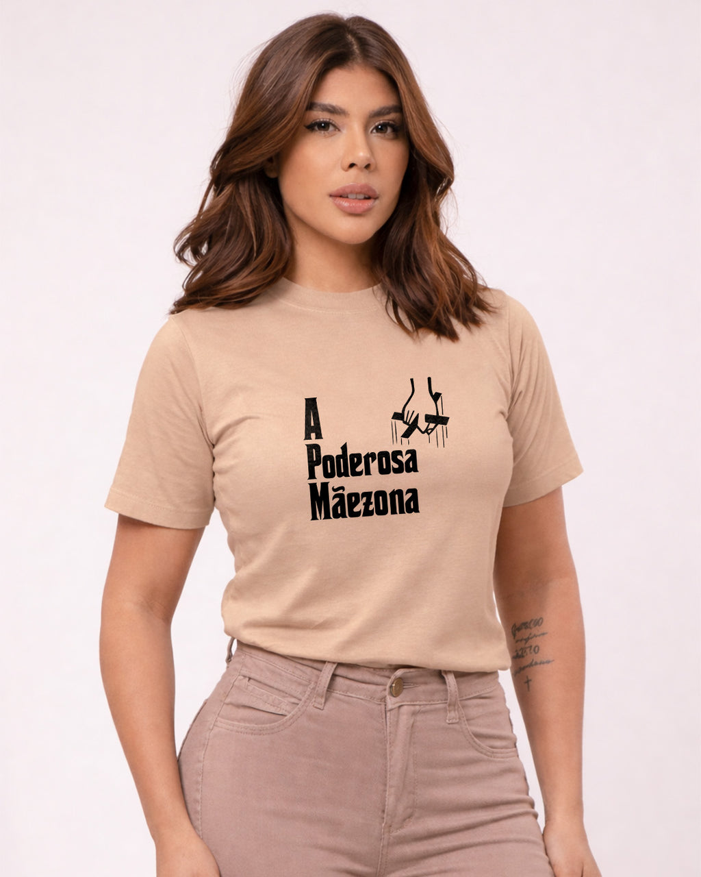 Camiseta A Poderosa Mãezona Com Estampa Inspirada Em Filme