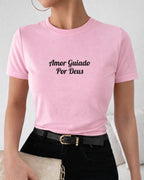 Camiseta Amor Guiado Por Deus Com Estampa Tipográfica