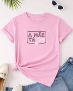 Camiseta A Mãe Tá On Com Estampa Tipográfica Moderna