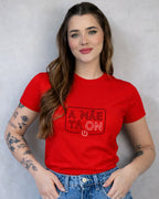 Camiseta A Mãe Tá On Com Estampa Tipográfica Moderna