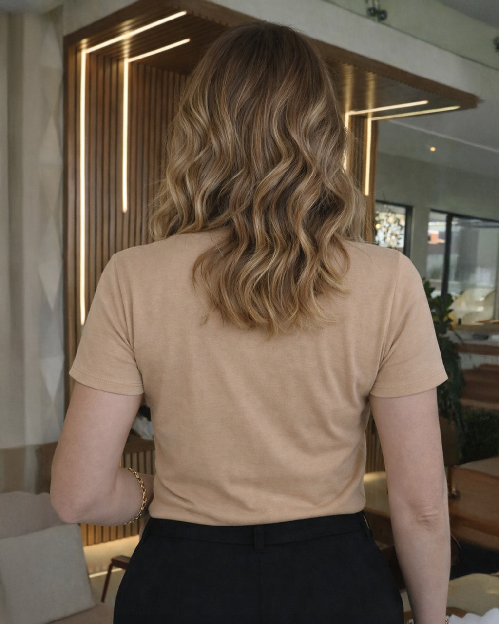 Camiseta A Mãe Tá On Com Estampa Tipográfica Moderna