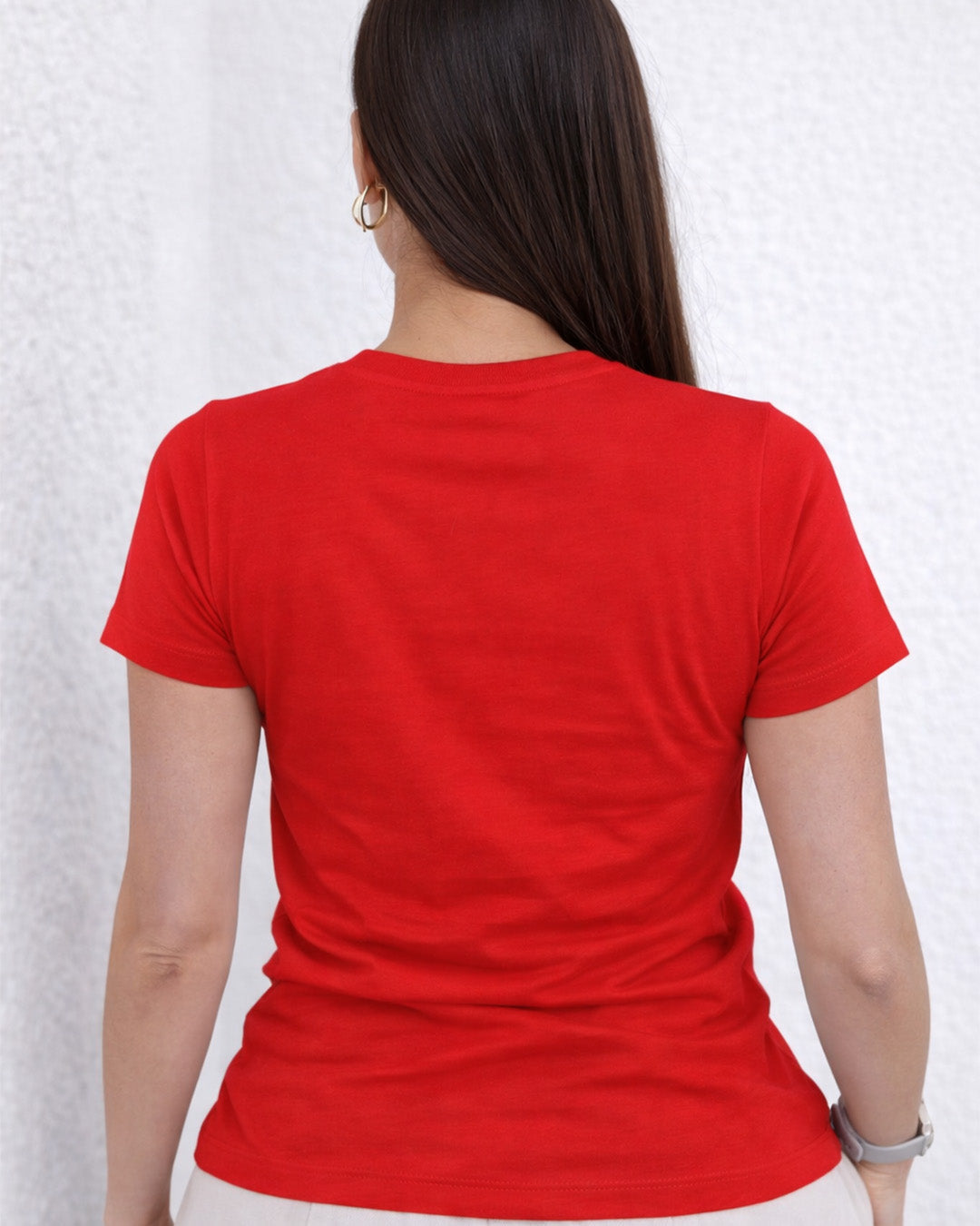 Camiseta Feminina Branca “Deus Me Fez Mãe” Estampa Frase Religiosa Delicada Presente Especial Dia das Mães Look Casual Confortável e Inspirador