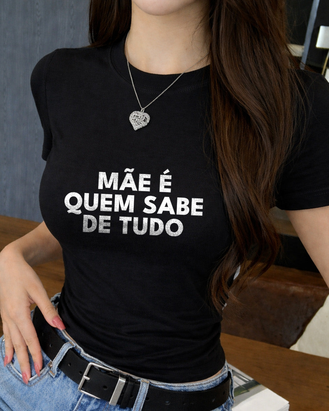Camiseta Mãe É Quem Sabe De Tudo Com Estampa Frase Minimalista