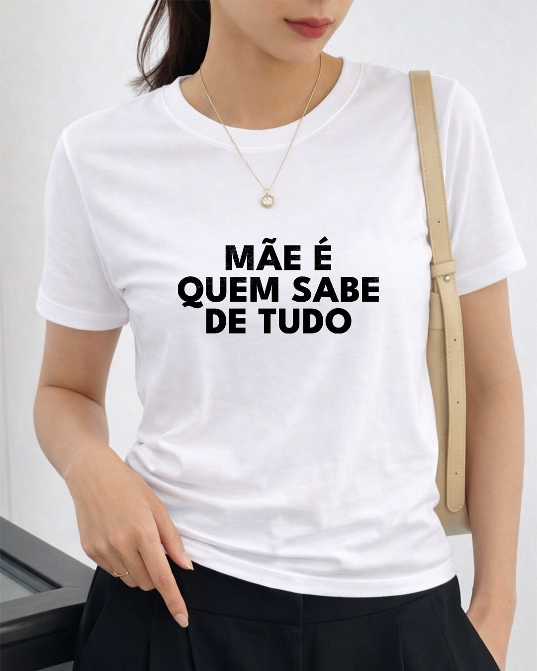 Camiseta Mãe É Quem Sabe De Tudo Com Estampa Frase Minimalista