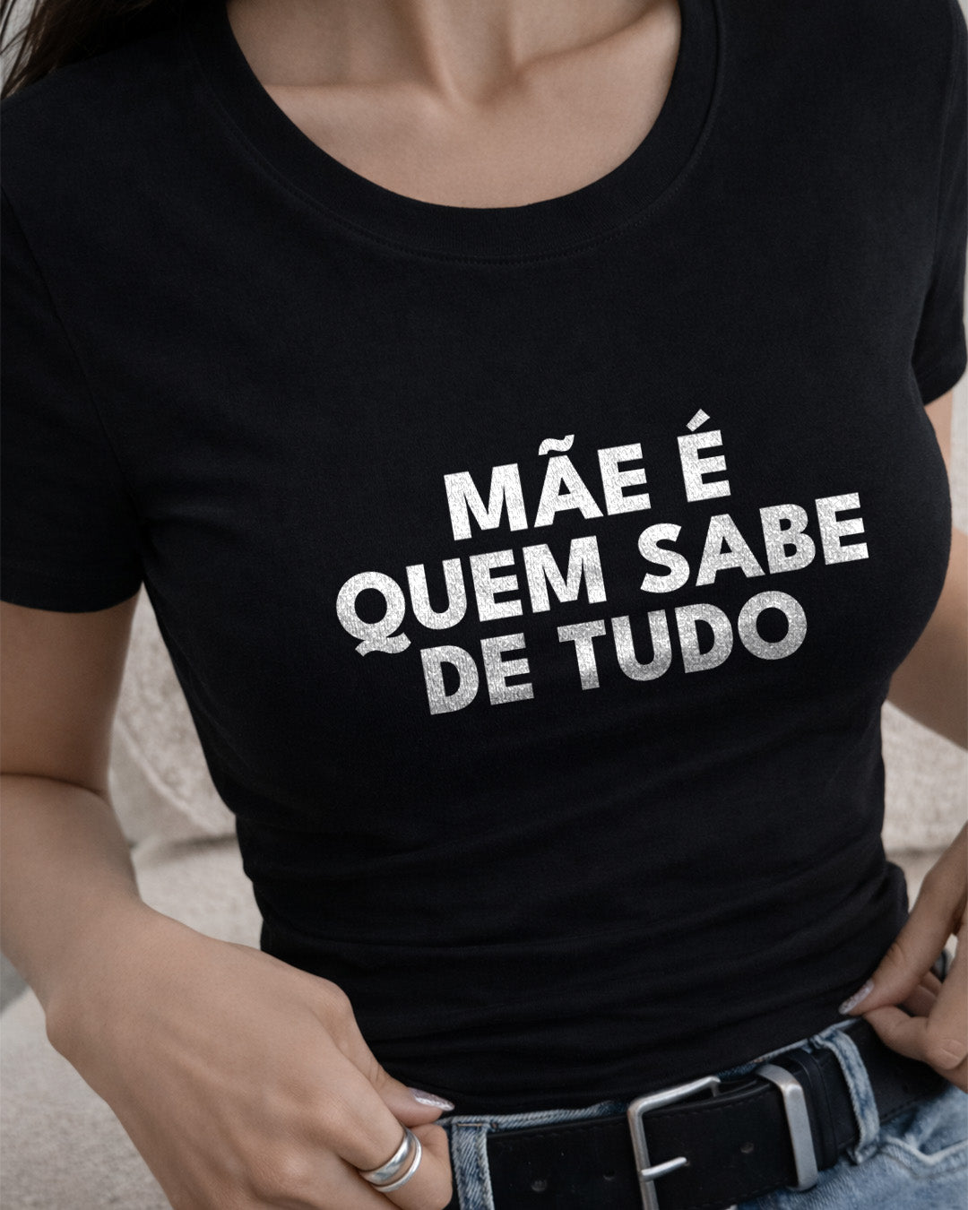 Camiseta Mãe É Quem Sabe De Tudo Com Estampa Frase Minimalista