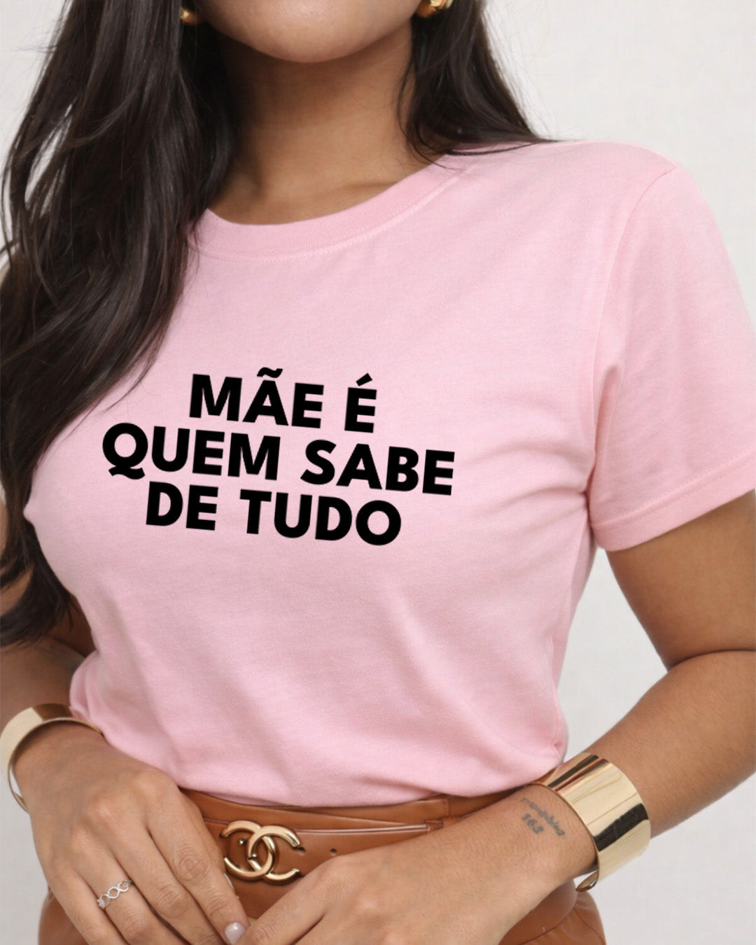 Camiseta Mãe É Quem Sabe De Tudo Com Estampa Frase Minimalista