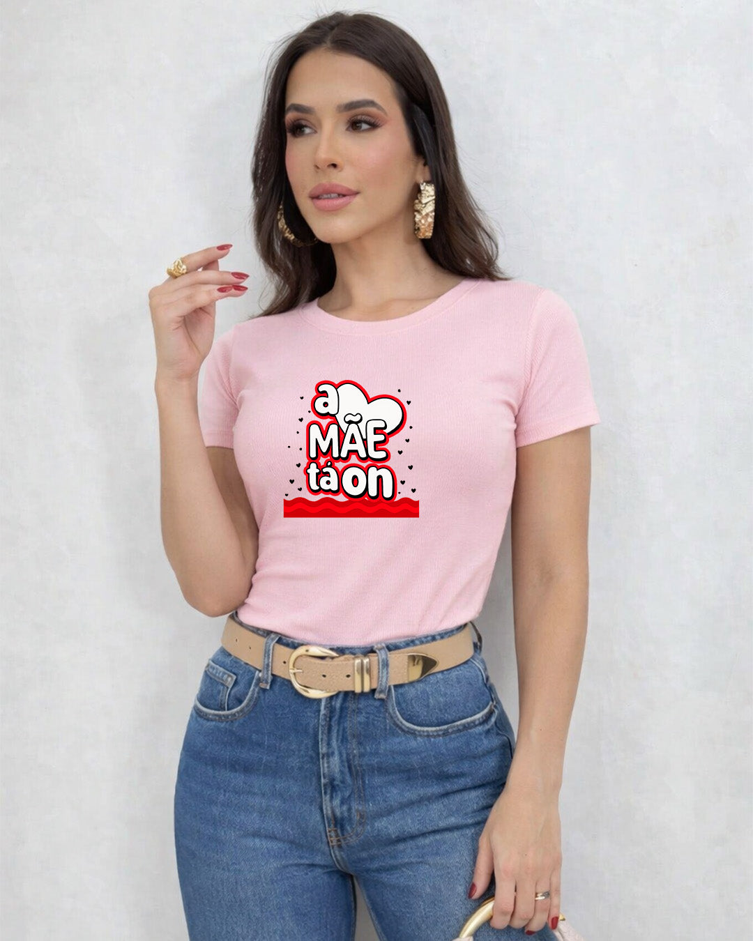 Camiseta A Mãe Tá On Com Estampa Frase Divertida