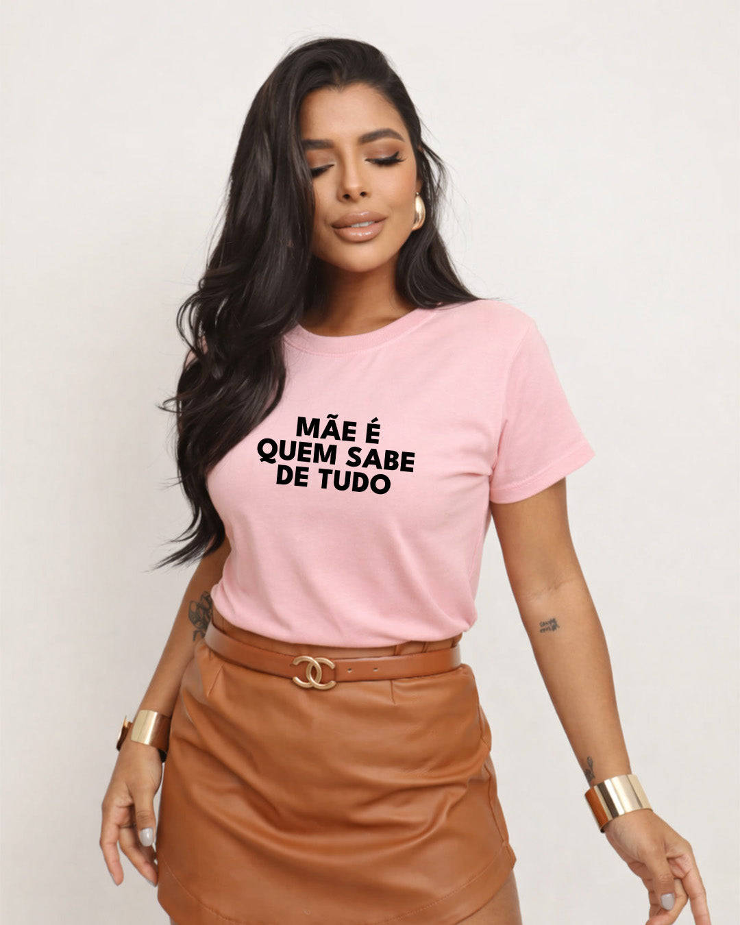 Camiseta Mãe É Quem Sabe De Tudo Com Estampa Frase Minimalista