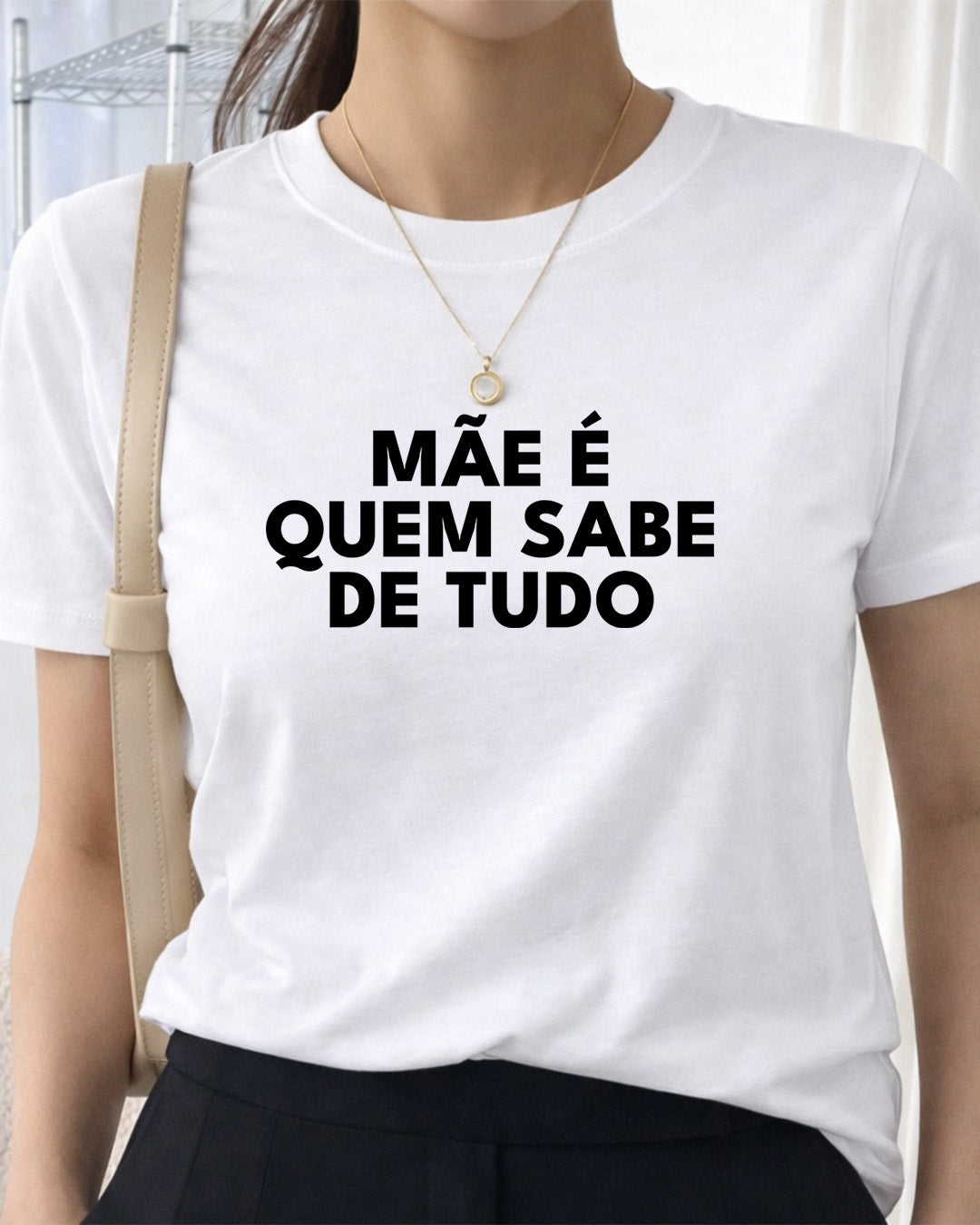 Camiseta Mãe É Quem Sabe De Tudo Com Estampa Frase Minimalista