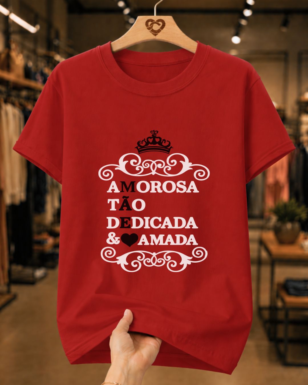 Camiseta Feminina 100% Algodão "Amorosa Tão Dedicada" Dia Das Mães
