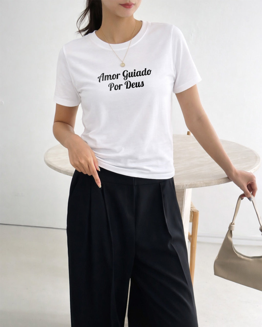 Camiseta Amor Guiado Por Deus Com Estampa Tipográfica