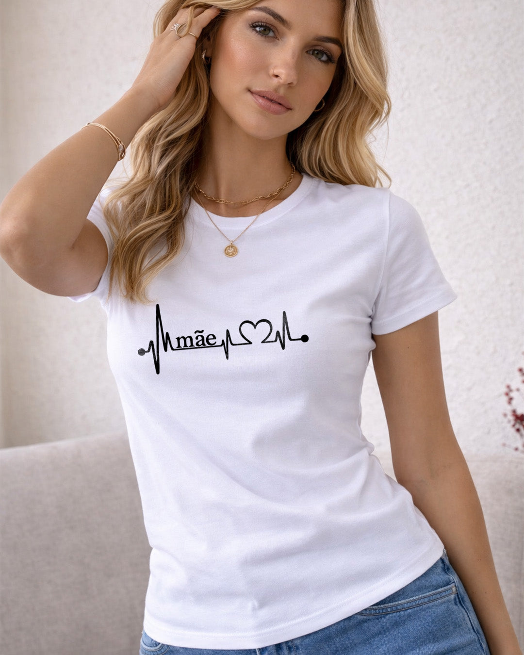 Camiseta Feminina Branca Mãe Batimento Cardíaco Estampa Minimalista com Coração