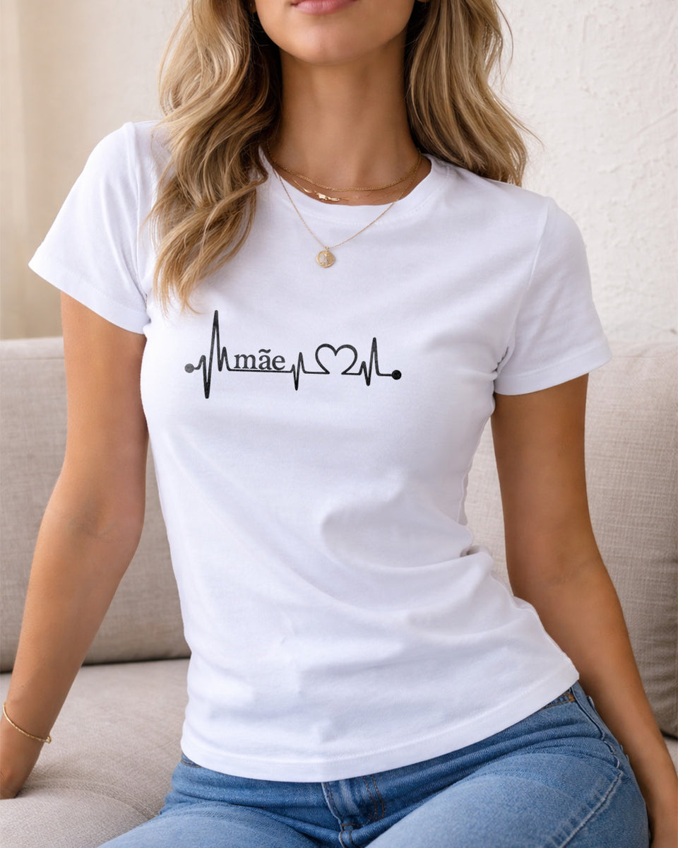 Camiseta Feminina Branca Mãe Batimento Cardíaco Estampa Minimalista com Coração