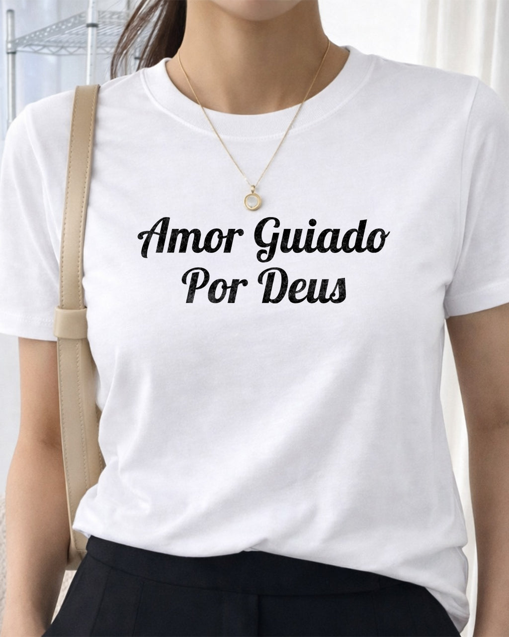 Camiseta Amor Guiado Por Deus Com Estampa Tipográfica