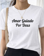 Camiseta Amor Guiado Por Deus Com Estampa Tipográfica