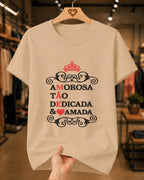 Camiseta Feminina 100% Algodão "Amorosa Tão Dedicada" Dia Das Mães