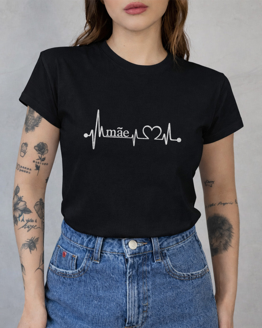 Camiseta Feminina Branca Mãe Batimento Cardíaco Estampa Minimalista com Coração