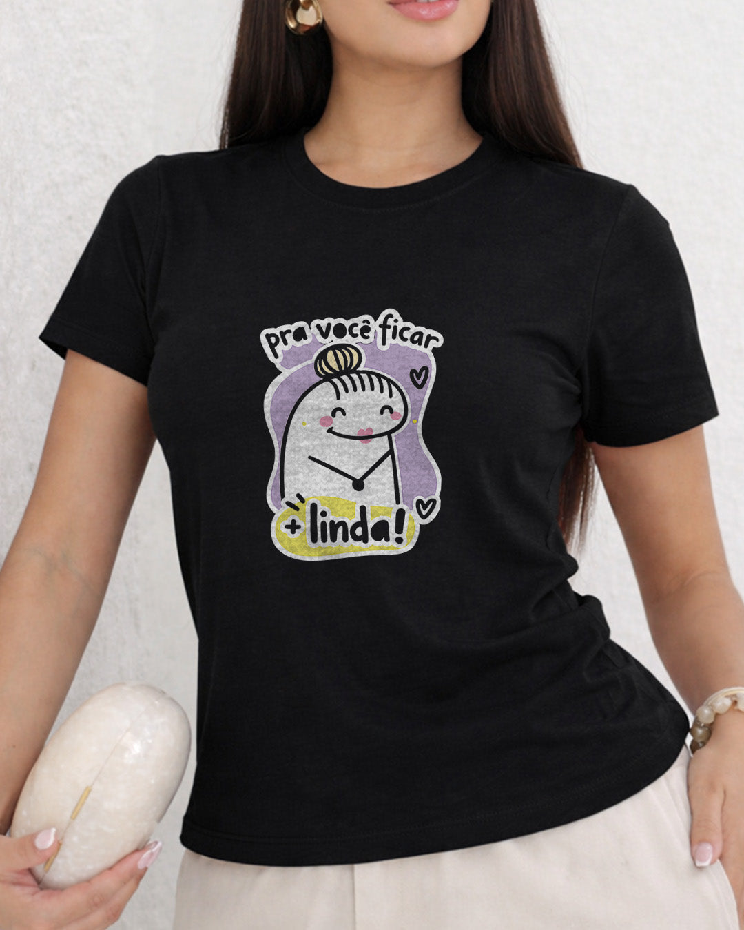 Camiseta Feminina Branca Pra Você Ficar + Linda Estampa Fofa com Ilustração Delicada