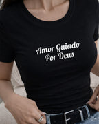 Camiseta Amor Guiado Por Deus Com Estampa Tipográfica