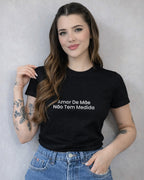 Camiseta Amor De Mãe Não Tem Medida Com Estampa Frontal