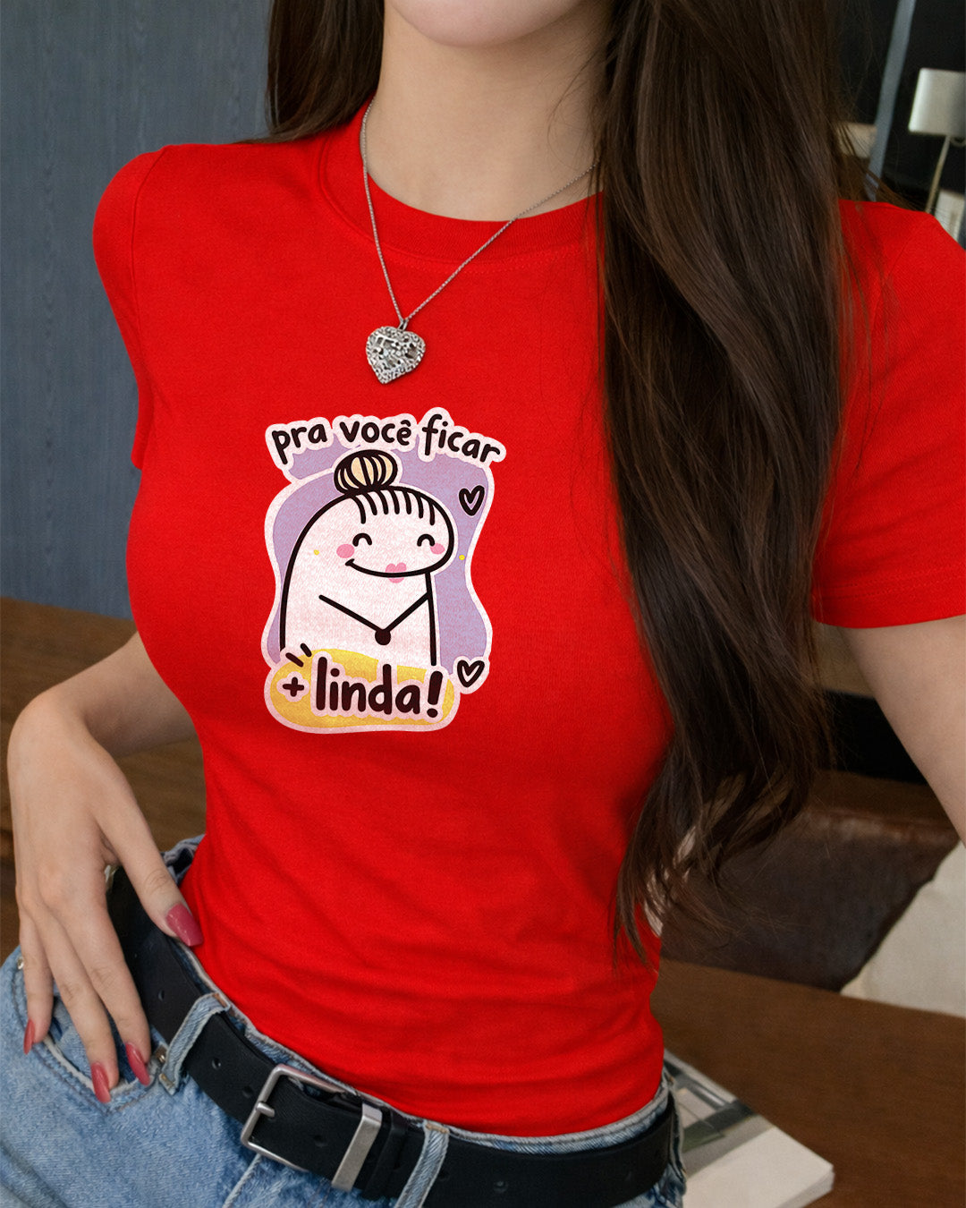 Camiseta Feminina Branca Pra Você Ficar + Linda Estampa Fofa com Ilustração Delicada