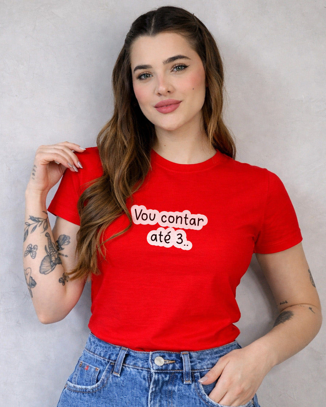Camiseta Feminina Branca Frase Divertida de Mãe “Vou contar até 3…” Estampa Tipográfica em Preto