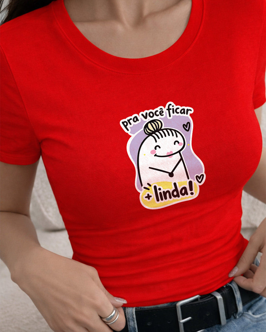 Camiseta Feminina Branca Pra Você Ficar + Linda Estampa Fofa com Ilustração Delicada