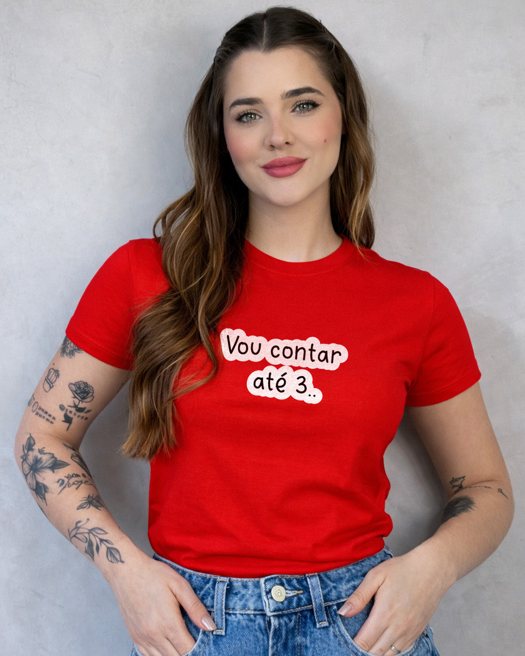 Camiseta Feminina Branca Frase Divertida de Mãe “Vou contar até 3…” Estampa Tipográfica em Preto