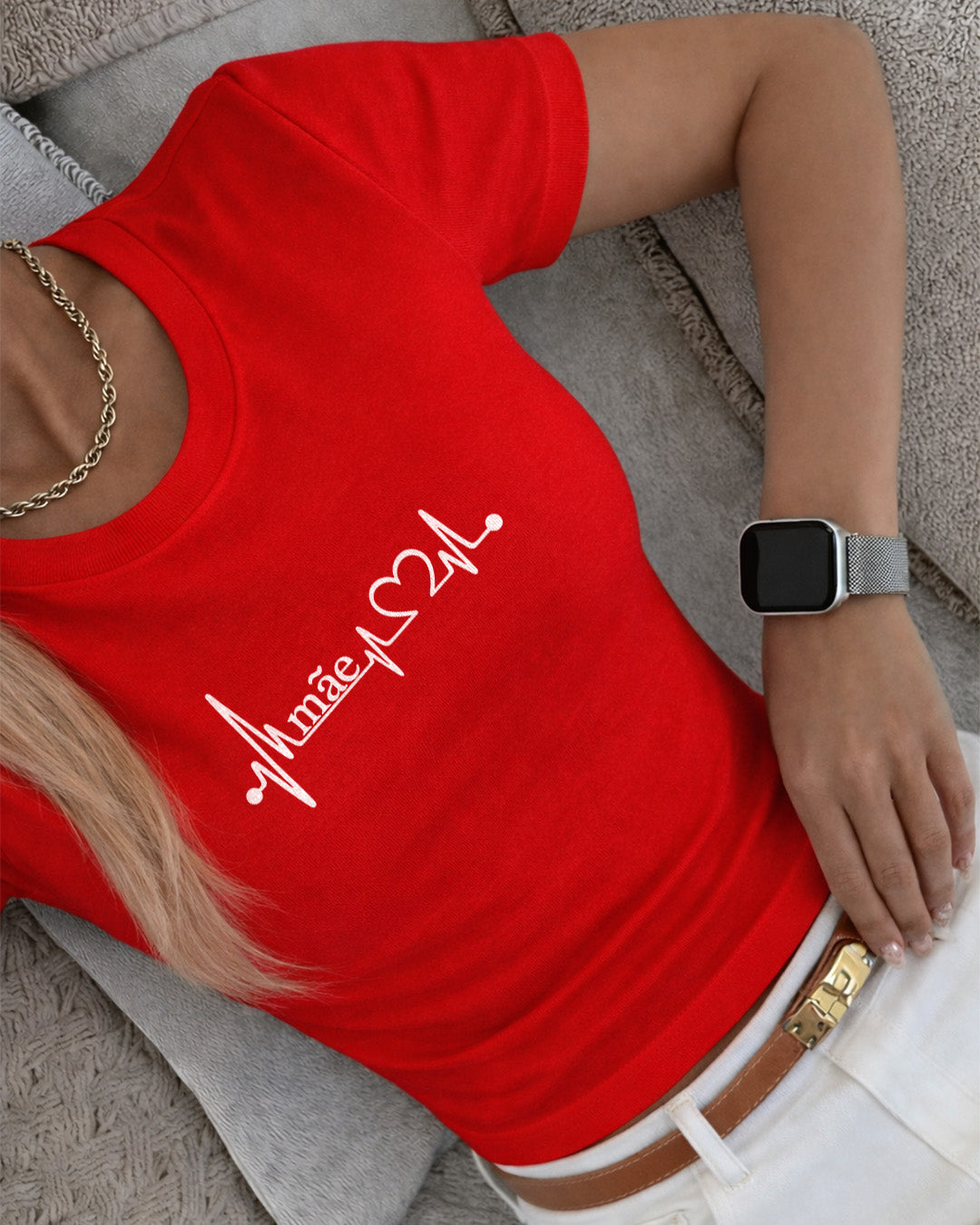 Camiseta Feminina Branca Mãe Batimento Cardíaco Estampa Minimalista com Coração